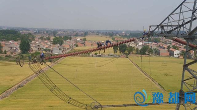  长南Ⅰ线大吨位耐张瓷质绝缘子首次更换成功