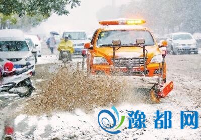 郑州乡管应答降雪连夜除了雪 确保第两天蹊径畅通