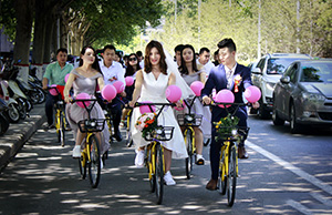 河南洛阳现最节俭新娘，主动要求新郎用共享单车迎亲