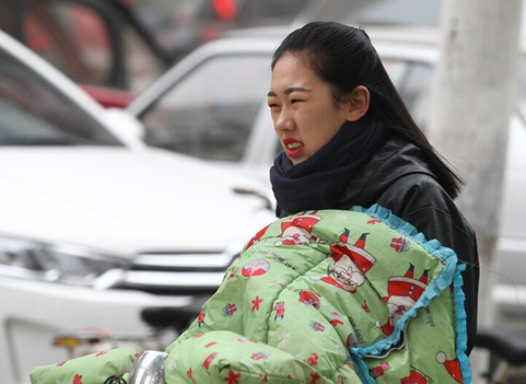 小大降温！郑州市仄易远陌头御热花着多