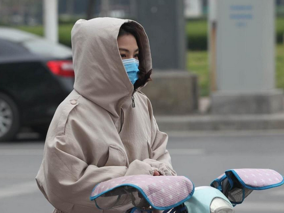 小大降温！郑州市仄易远陌头御热花着多